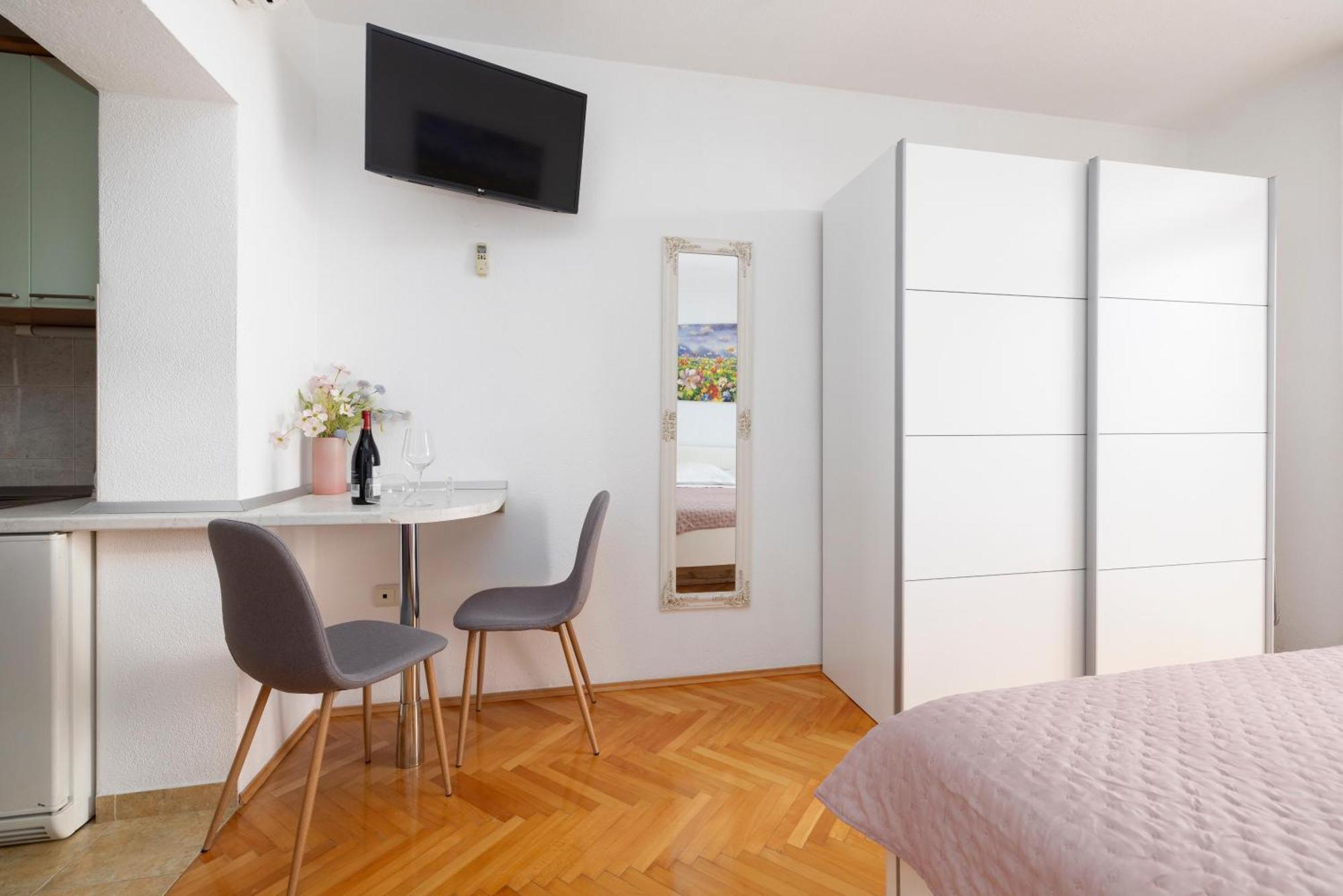 Apartments Niki Brela Buitenkant foto